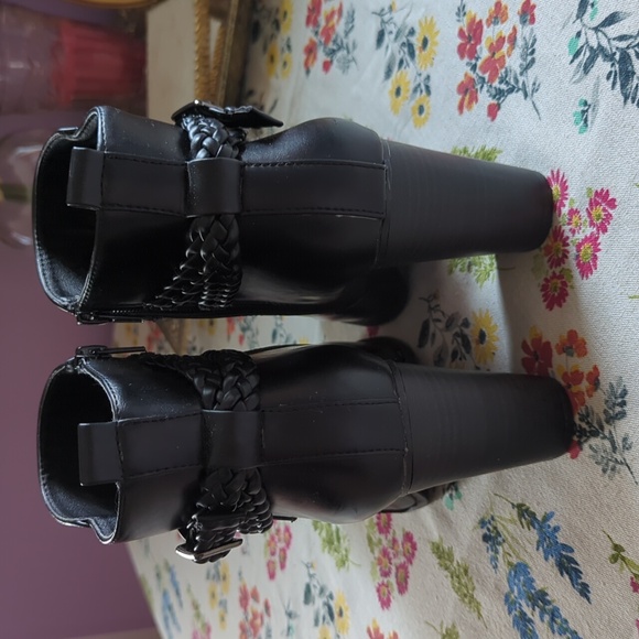 American Eagle Black Chunky Heel Ankle Booties - Picture 5 of 14